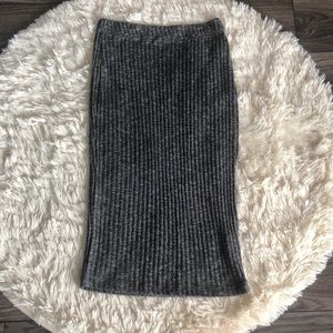 Ribbed midi knit skirt
